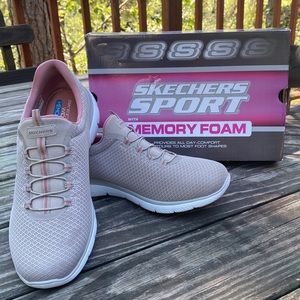 Sketchers Memory Foam. WIDE FIT. Size 11.